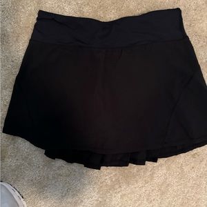 lululemon size 6 skirt worn a handful of times still in great condition